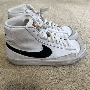 Nike Blazer Mid ‘77 Hightop‎ Sneakers DA4086-100 in White Size 7Y Unisex GUC